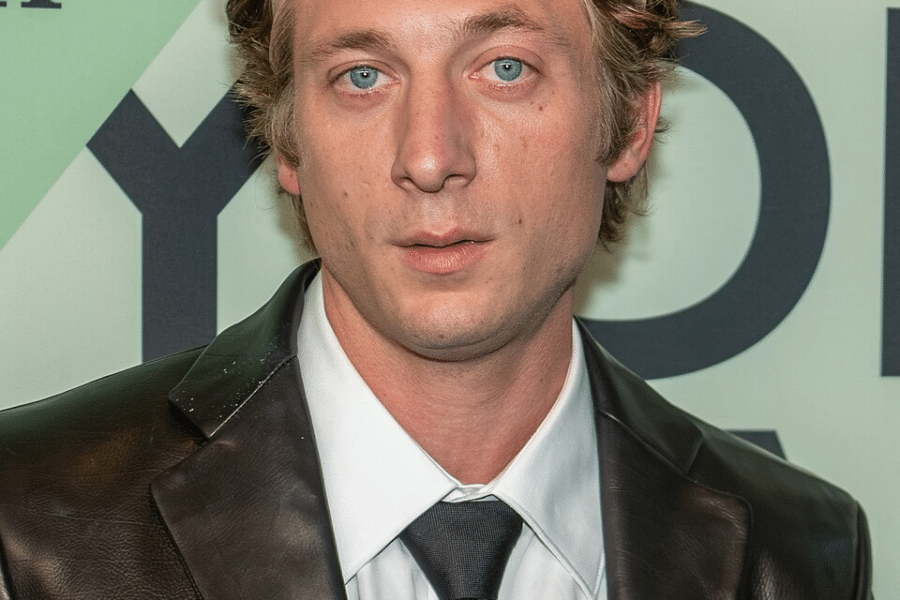 Qual a altura de Jeremy Allen White? Descubra tudo sobre o astro